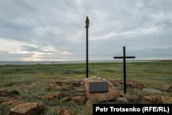 A statue dedicated to the Mother of God near the shore of Lake Mariyamkol near Ozernoye