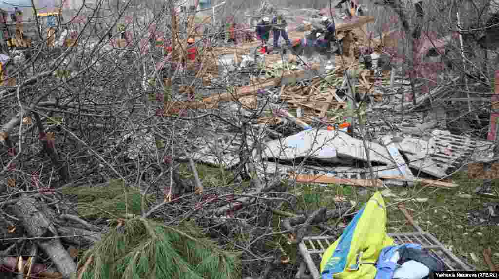 Russian missile strikes hit a residential area in the southeastern Ukrainian city of Zaporizhzhya on March 22. During the morning attack, Ukraine's largest dam was also hit and a power line at the Zaporizhzhya nuclear plant was temporarily severed.