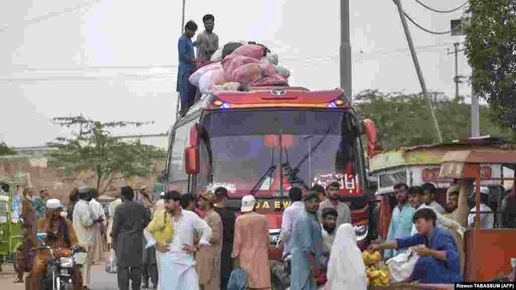 Afghan refugees board a bus from Karachi to Afghanistan Afghan refugees in Pakistan complain of harassment and a lack of information and help in completing the paperwork needed for extending their stay in the country. &ldquo;After my Pakistani visa ended in July, I repeatedly applied to extend it but the government, unfortunately, has not processed it,&rdquo; said one such refugee, who said his name was Ahmad. &ldquo;The Pakistani government announcement has created huge pressure and most of us now face mental health problems,&rdquo; he told RFE/RL&rsquo;s Radio Azadi. &nbsp;