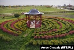 A gazebo in Dobropark