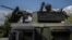 Украинский военнослужащий в Сумской области, недалеко от российской границы