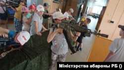 Children visit the Vitebsk Separate Guards Airborne Brigade.