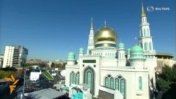 Putin Opens Largest Mosque In Moscow