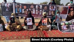 د ورکو کسانو شاوخوا ۲۰ خپلوان له کوټې څخه اسلام اباد ته تللې ول چې دوی اول د فبرورۍ پر ۱۱مه نېټه د اسلام اباد پرېس کلب مخې د احتجاج په توګه ناست وو. 