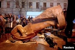 The statue of Vladimir Lenin on Shevchenko Boulevard in Kyiv was toppled by protesters during Maidan protests in December 2013.