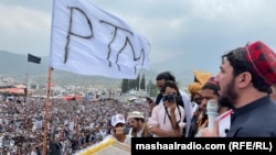 د پي ټي ايم مشر منظور پشتین په جنوبي وزيرستان کې يوې غونډې ته وينا کوي ـ انځور له ارشيفه