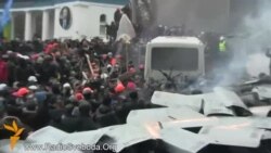 Protesters Clash With Riot Police In Kyiv