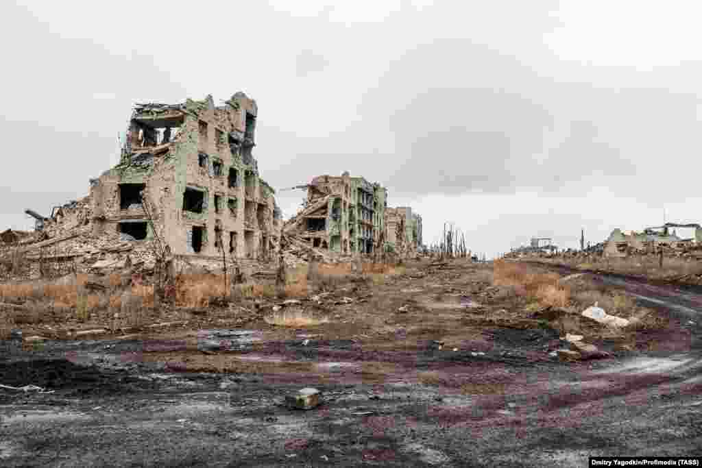 The ruins of buildings in Maryinka photographed on December 4. Ukrainian photographer Alena Grom visited Maryinka several times from 2017 onwards amid what was then a low-level conflict with Russia-backed forces. She told RFE/RL, "the town was small, so everyone knew each other, but locals were out and about only during the day." 