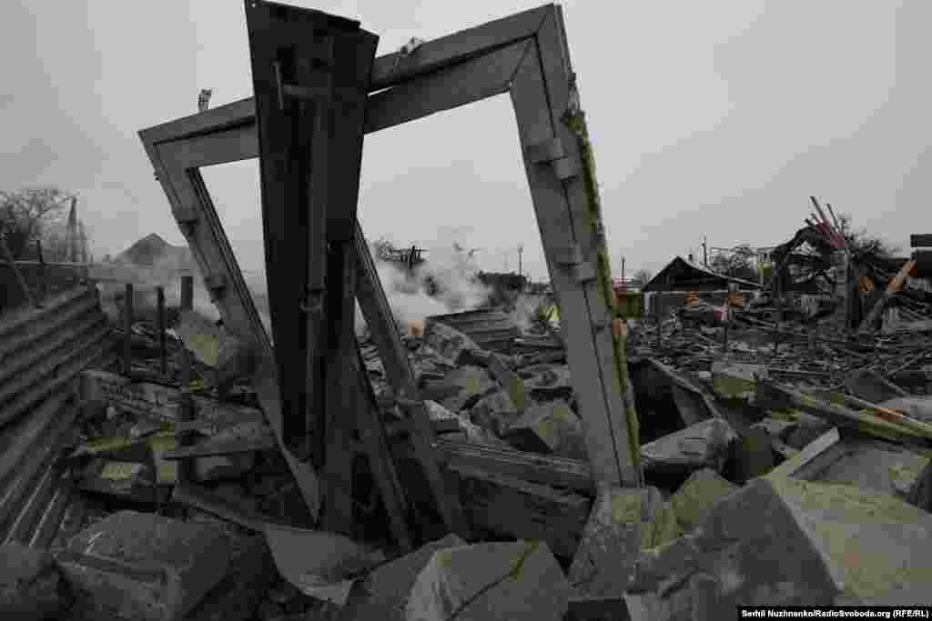 The still smoldering remains of a building in Pokrovsk that was wiped out by a Russian glide bomb. Donetskoblhaz JSC, the company that supplies gas and electricity to Pokrovsk says it is becoming increasingly difficult for their repair crews to work amid frequent shelling. The company announced that, as of December 12, it would suspend gas supplies due to “the consequences of hostilities on the gas distribution system.”