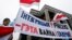 Надпись на плакате "Интеграция с Россией – это война и бедность" во время акции против интеграции Беларуси и России. Минск, 21 декабря 2019 года