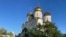 Храм с поврежденными куполами в Никольском