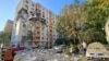 Bloc din cartierul bucureștean Rahova, afectat de o explozie.