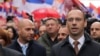 Igor Simiq (djathtas) dhe Sllavko Simiq, deputetë të Kuvendit të Kosovës nga radhët e Listës Serbe.