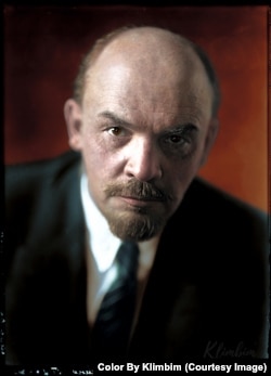 Shirnina read a firsthand description of Vladimir Lenin's eye color before working on portraits of the revolutionary leader.