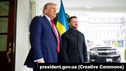 Američki predsednik Donald Tramp dočekao je ukrajinskog predsednika Volodimira Zelenskog u Beloj kući u avgustu 2025.