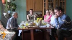 Ukrainian Activist Family Hopes For Change