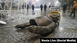 A monument to former President Nursultan Nazarbaev was demolished by protesters in Taldyqorghan in southern Kazakhstan.