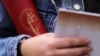 Непотизмот и „врските“ ја празнат државата, а младите сѐ поевроскептични 