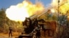 Украинские военные 44-й отдельной артиллерийской бригады ВСУ ведут огонь по позициям армии РФ из гаубицы 2С22 «Богдана». Запорожская область, 20 августа 2025 года