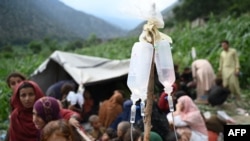 د کونړ د مزار درې په نورګل کې خلک تر شنه اسمان لاندې شبې ورځې تېروي - د سېپټېمبر لومړۍ انځور 
